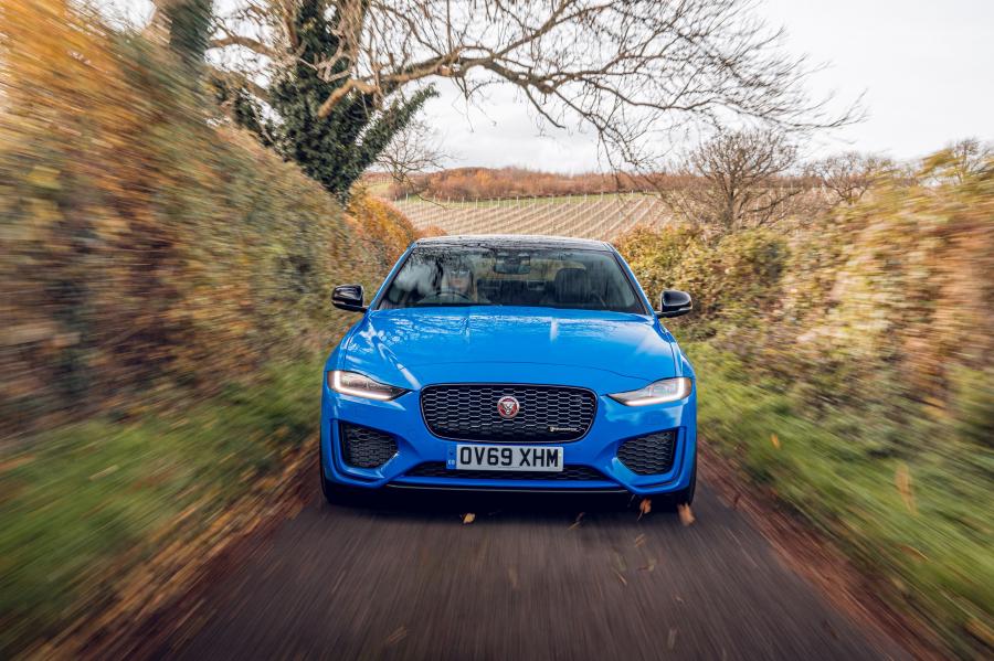  Jaguar XE R-Dynamic Reims Edition 2020 года  (UK) (фото 4 из 84)